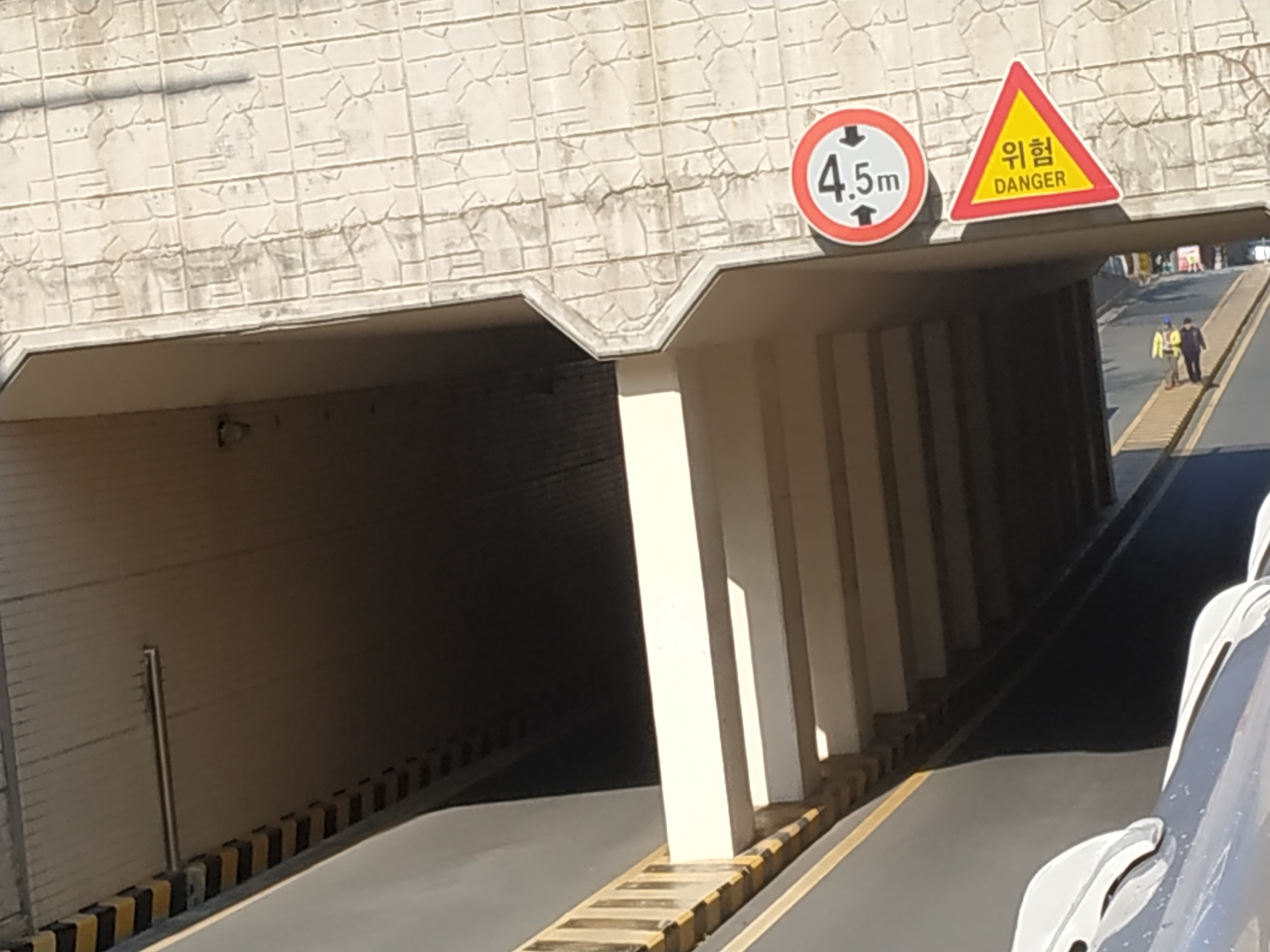 진해 용원 세명병원 앞 도로 밑 터널 문제 본문  1번째 이미지입니다.