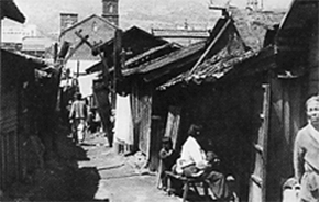1947년경 마산 신포동 해변가에는 귀환동포들이 많이 살았다.